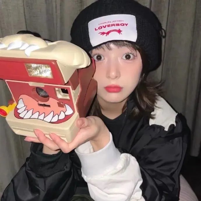 庇护棕榈树下